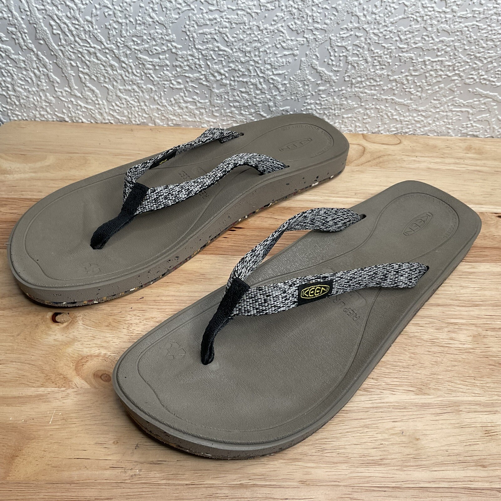 Sandali infradito leggeri Keen Harvest neri da donna taglia US 9 nuovi