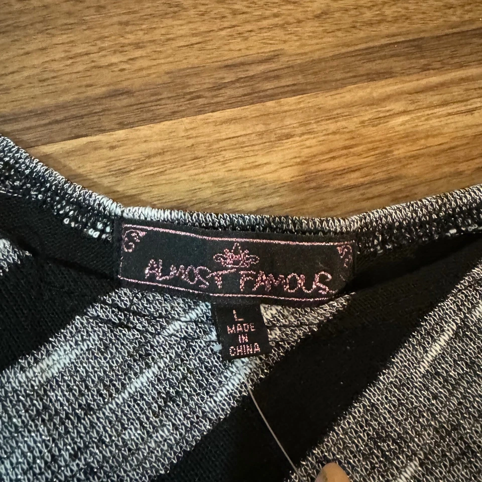 Camisa gris manga corta asimétrica L ligera casi famosa para mujer nueva con etiquetas Foto 2 de 4