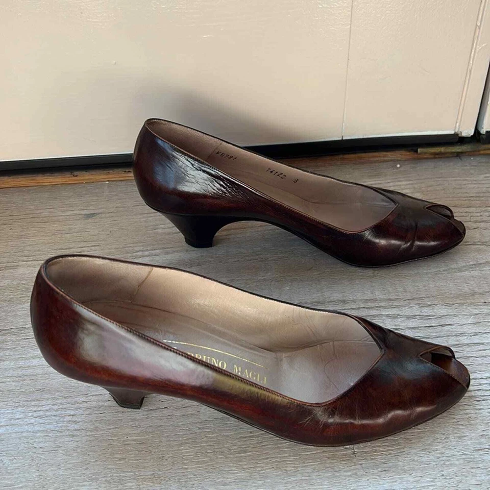 Zapatos de salón Bruno Magli vintage marrón puntera abierta tacón bajo talla 8 coqueta estilo retro Foto 4 de 4