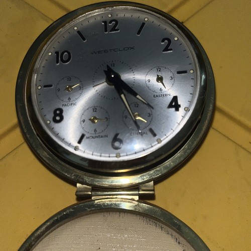 VINTAGE WESTCLOX WIND-UP TRAVEL ALARM CLOCK w US TIME ZONES CLAMSHELL SNAP CASE - Picture 5 of 7