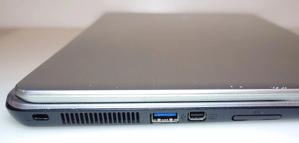 Acer Aspire V5-122P AMD A4 4GB RAM 500Gb HDD Windows 8 Touchscreen Silver Laptop - Image 3 of 4