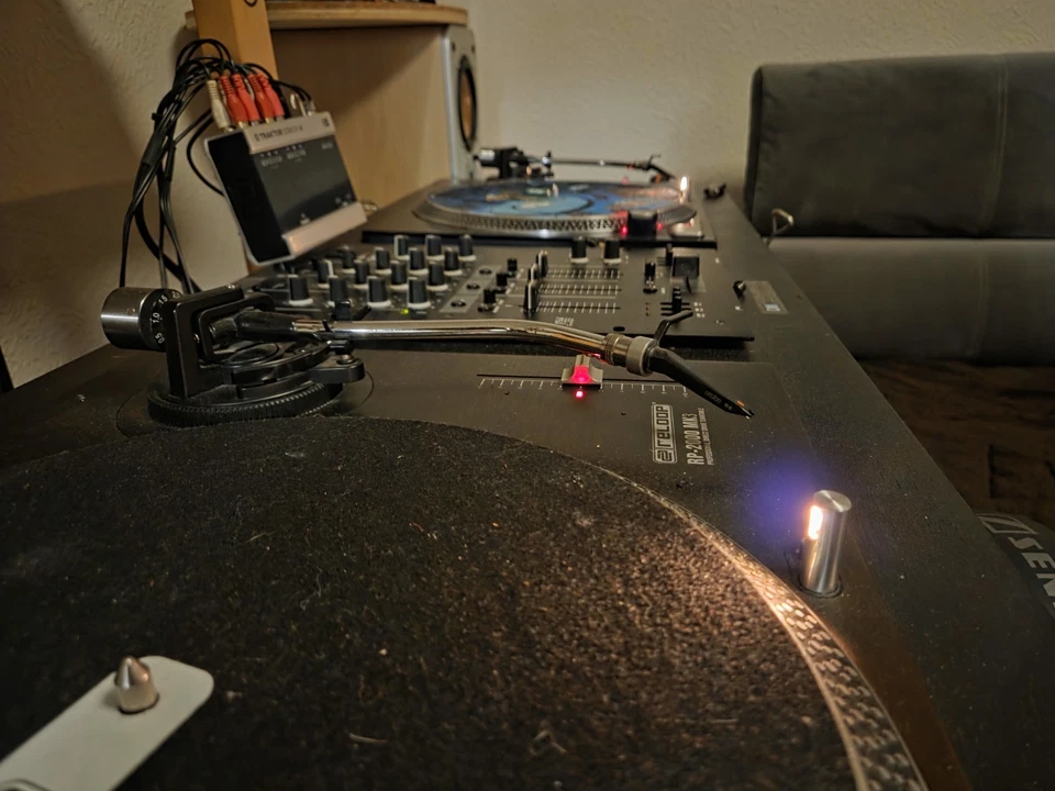 Reloop Mk3 Rp2000 Dj Set Mit Mixer Und Rack - Bild 2 von 4