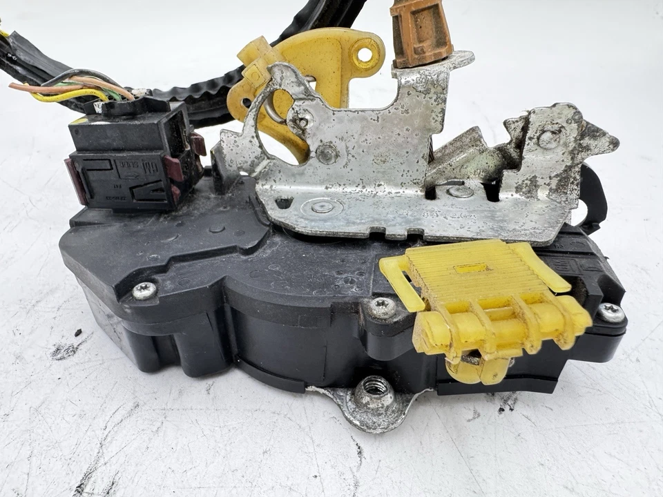 2008 CHEVROLET AVALANCHE FRONT RIGHT DOOR LOCK ACTUATOR OEM - Image 3 of 4