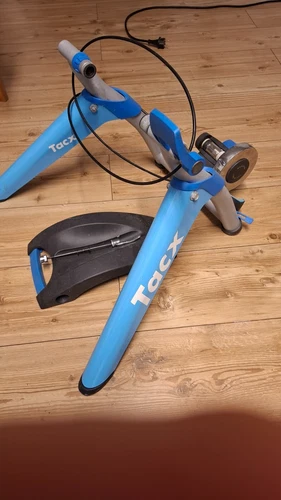 TACX BUNDLE Rollentrainer – Hol dir den Sieg nach Hause, auch im Winter!