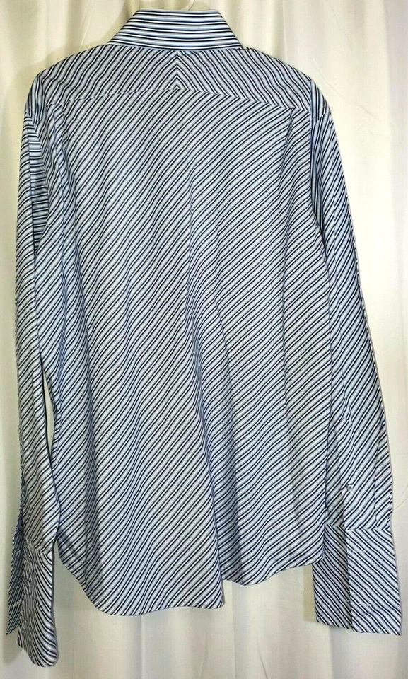 Banana Republic Men's Long Sleeve Dress Shirt Size Large 16 - 16.5  Blue Striped - Image 2 of 4
