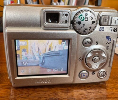 Nikon Coolpix 4500 Digital Camera 4.0 Megapixels 3x Zoom Tested Works w/Bag