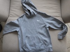 Nike Hoodie Gr. M 152 wie neu, mit besticktem...