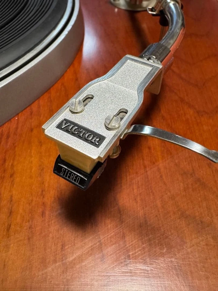 Victor JL-B44 Direct Drive Turntable w/ MD-1016 Cartridge & Audio Cable - Image 2 of 4