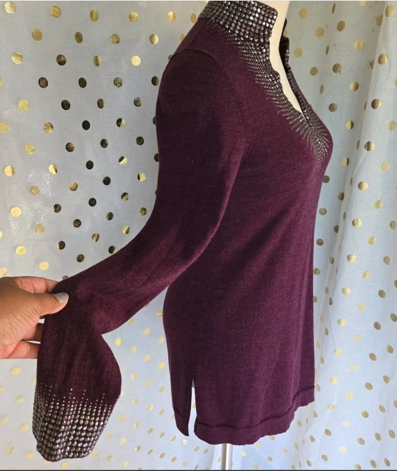 Suéter Tory Burch Ciruela Púrpura Lana Merino Plateado Tachonado Cuello en V Talla Pequeña Foto 4 de 4