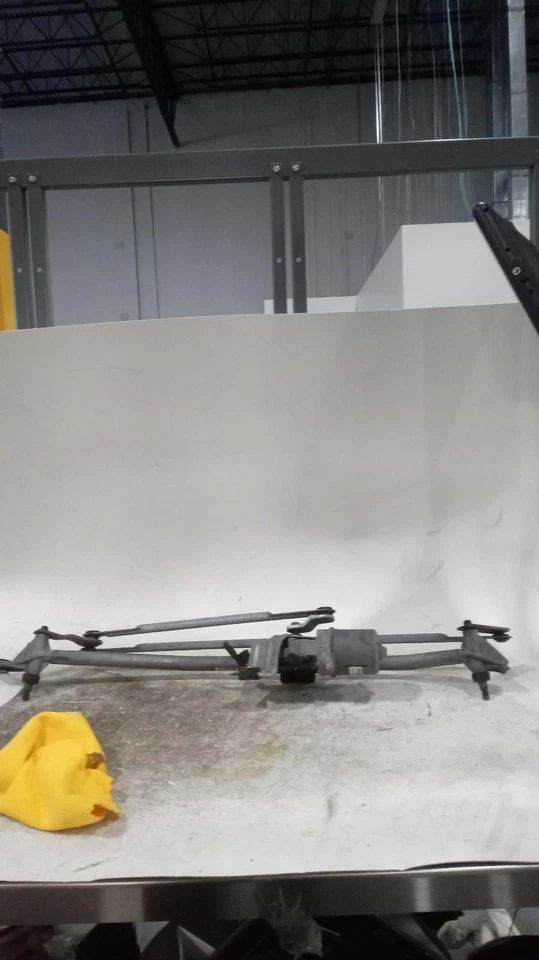 2014 Chevrolet Suburban 1500 Wiper Motor OEM 25923882 138K Miles Silver Foto 2 de 3