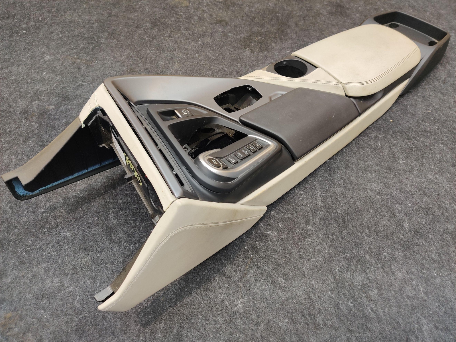 Center Console Armrest Black White 51169290544 51169309372 BMW i8 2014-19 *NOTE