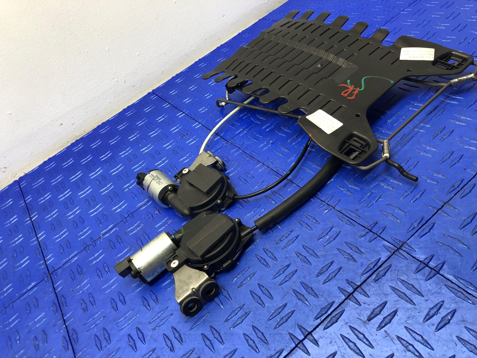 2013-2021 MASERATI QUATTROPORTE M156 FRONT RIGHT SEAT LUMBAR SUPPORT PAD W/MOTOR
