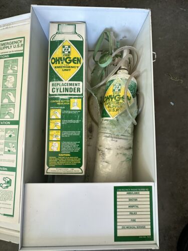 Vintage Emergency Oxygen Tank Kit Zee box 3065 Emergency Room Kit - Picture 2 of 4