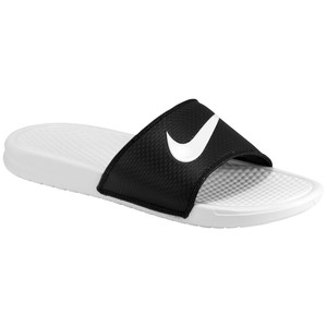 nike benassi swoosh