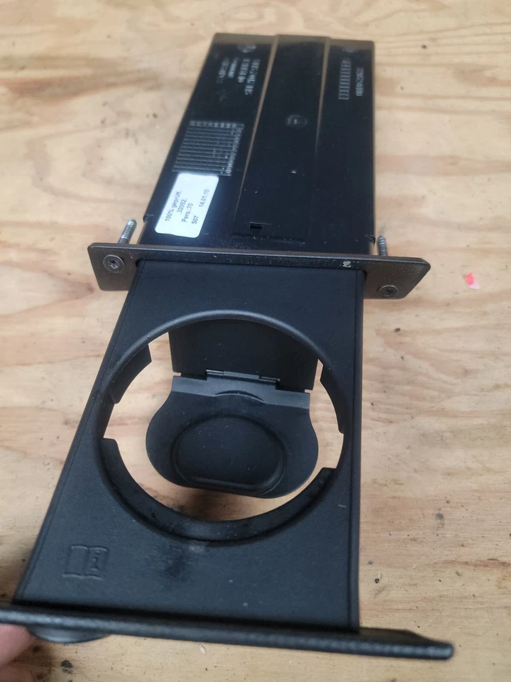 Portavasos delantero derecho BMW E60 E61 525I 528I 530I 535I 2004-2010 PORTAVASOS OEM Foto 3 de 3