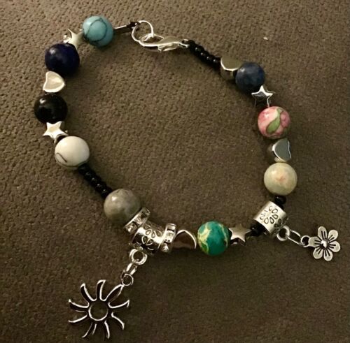 Mixed jewellery styles. - Picture 2 of 19