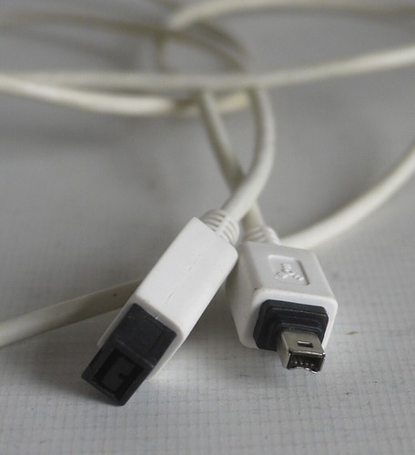 Belkin IEEE 1394 AWM 20379 - 184cm Cable - Picture 2 of 9