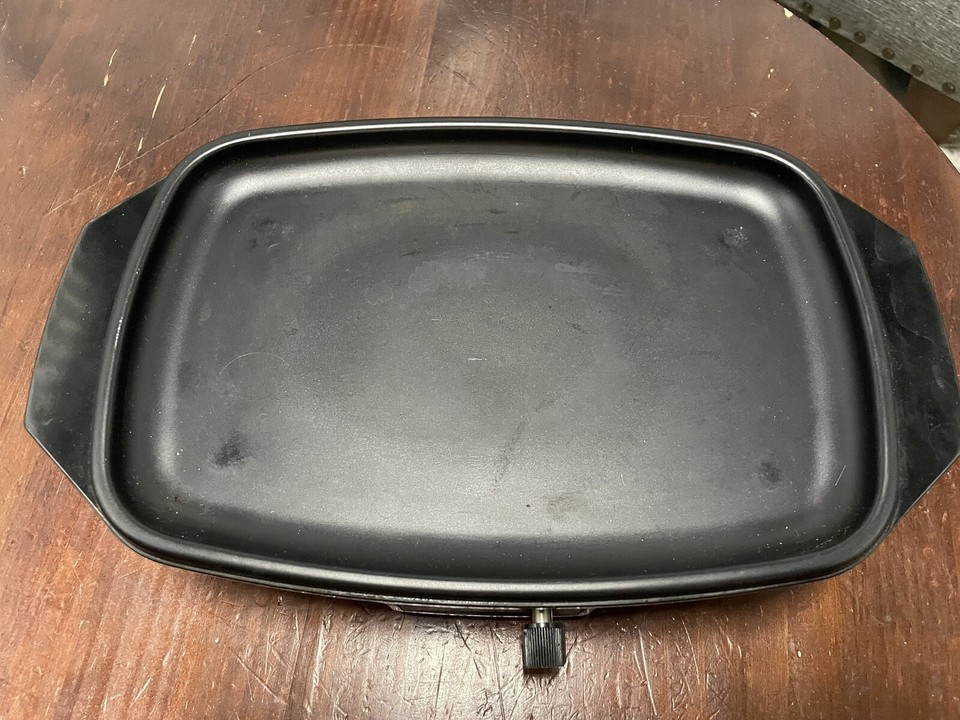 Vintage West Bend Slow Cooker 6 Quart with Griddle Base Off White W