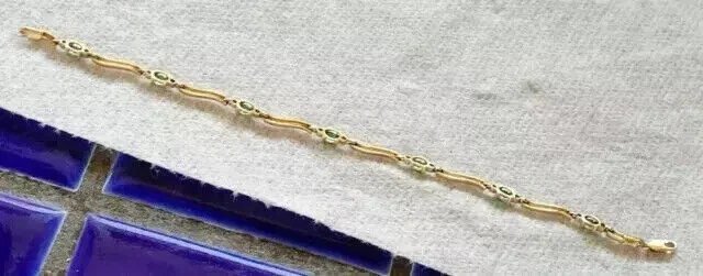 Brazalete de tenis único para mujer esmeralda simulada ovalada de 6 quilates enchapado en oro amarillo de 14 quilates Foto 3 de 4