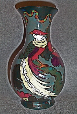A Loverly DECORO Pottery Vase from England in Fine Condition