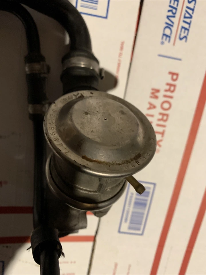 AUDI A4 B6 2002 2003 2004 2005 1,8 - VÁLVULA EGR Foto 3 de 4