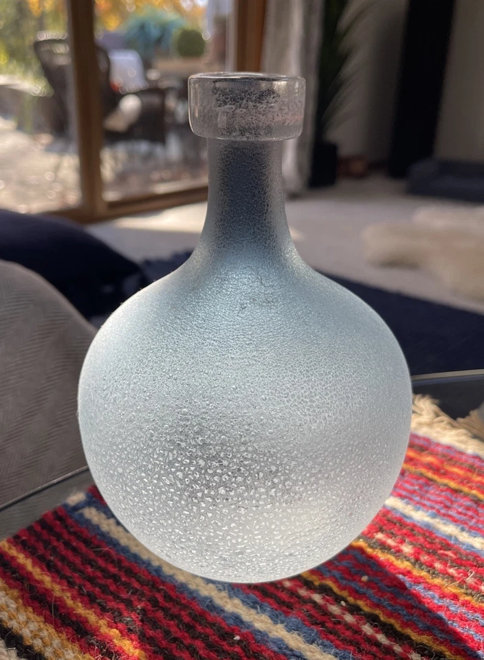 "Florero de vidrio artístico texturizado de vidrio marino West Elm Waterscape 8"" decoración de playa" Foto 2 de 4