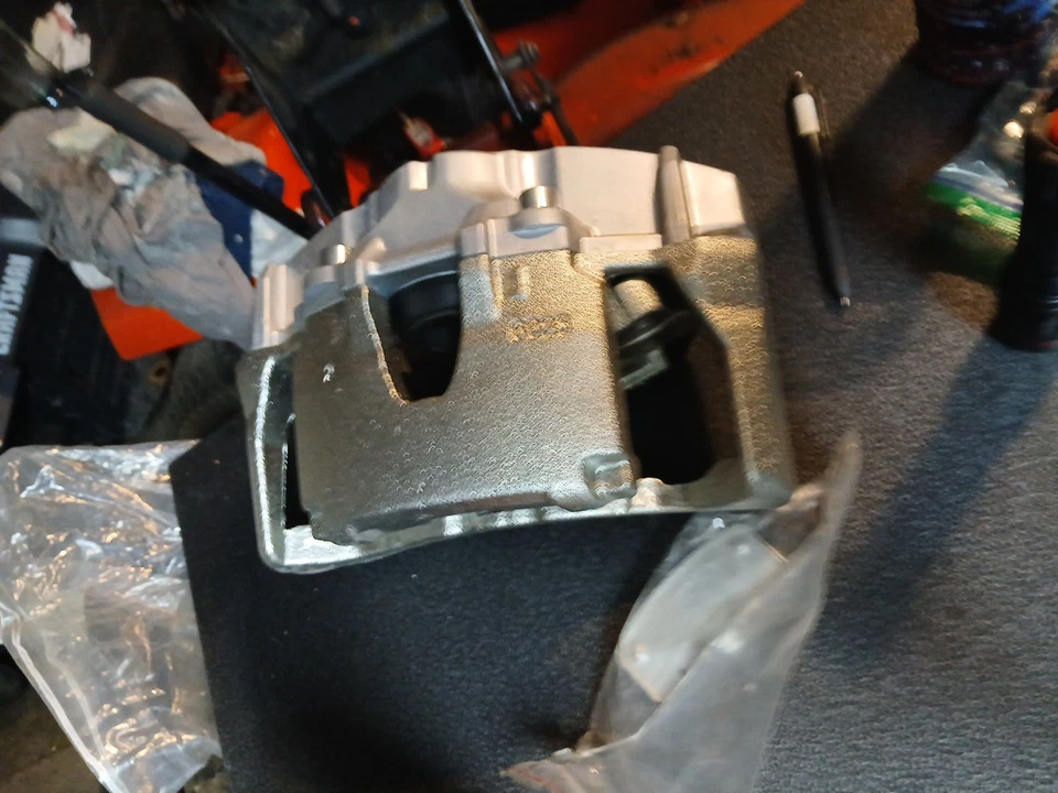 Volvo S60 T6 2012 calibre de freno 3,0 tracción delantera FRRH P/N BC10202026N 336 mm #2 Foto 3 de 3