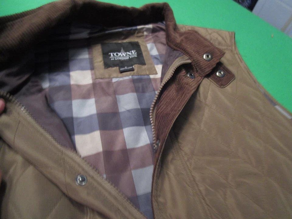 НОВЫЙ С ЯРЛЫКАМИ TOWNE BY LONDON FOG МУЖСКОЙ СТЕГАНЫЙ МОЛНИИ СПЕРЕДИ ЛЕГКИЙ ЖИЛЕТ ТЕМНО ХАКИ MED - Изображение 3 из 4
