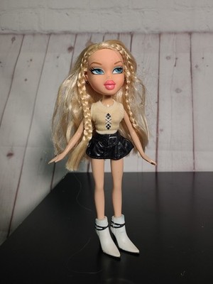 Vintage 2001 MGA Bratz Play Sportz Cloe Groovin Golf Collectible Doll 