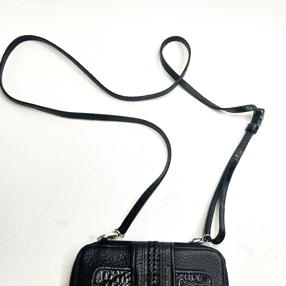 Cartera Bandolera BRIGHTON Negra Croco Cuero Repujado Cremallera Alrededor Foto 2 de 4