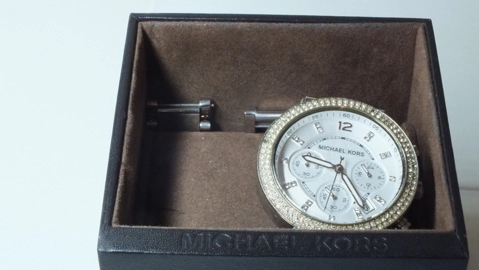 Michael Kors 39mm Silver Stainless Watch: WORKING - Image 4 of 4