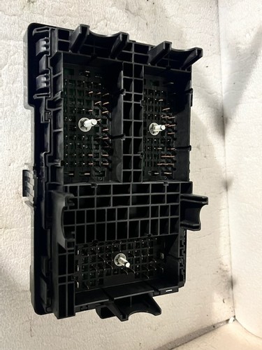 2018-2020 Chrysler Pacifica Power Distribution Box / Fuse Box W AWD OE - Picture 2 of 2