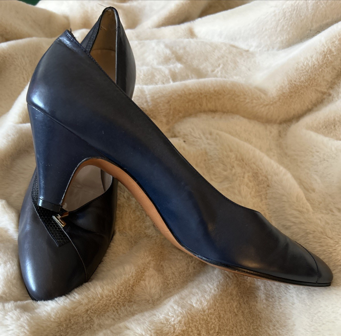 Salvatore Ferragamo Vintage Court Shoes Leather Size 8 AA  (Smallish Size) 2