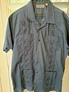 guayabera azul marino