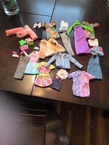 Lote de 30 piezas de ropa Barbie