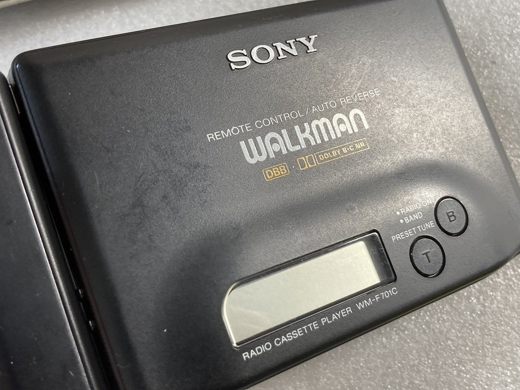 SONY Walkman/Auto-reverse cassette player with radio tuner