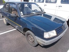 Calandre Peugeot 309