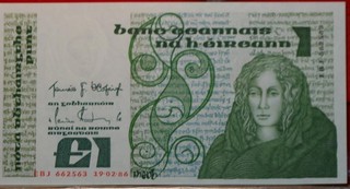 Uncirculated 1986 Ireland 1 Pound Note