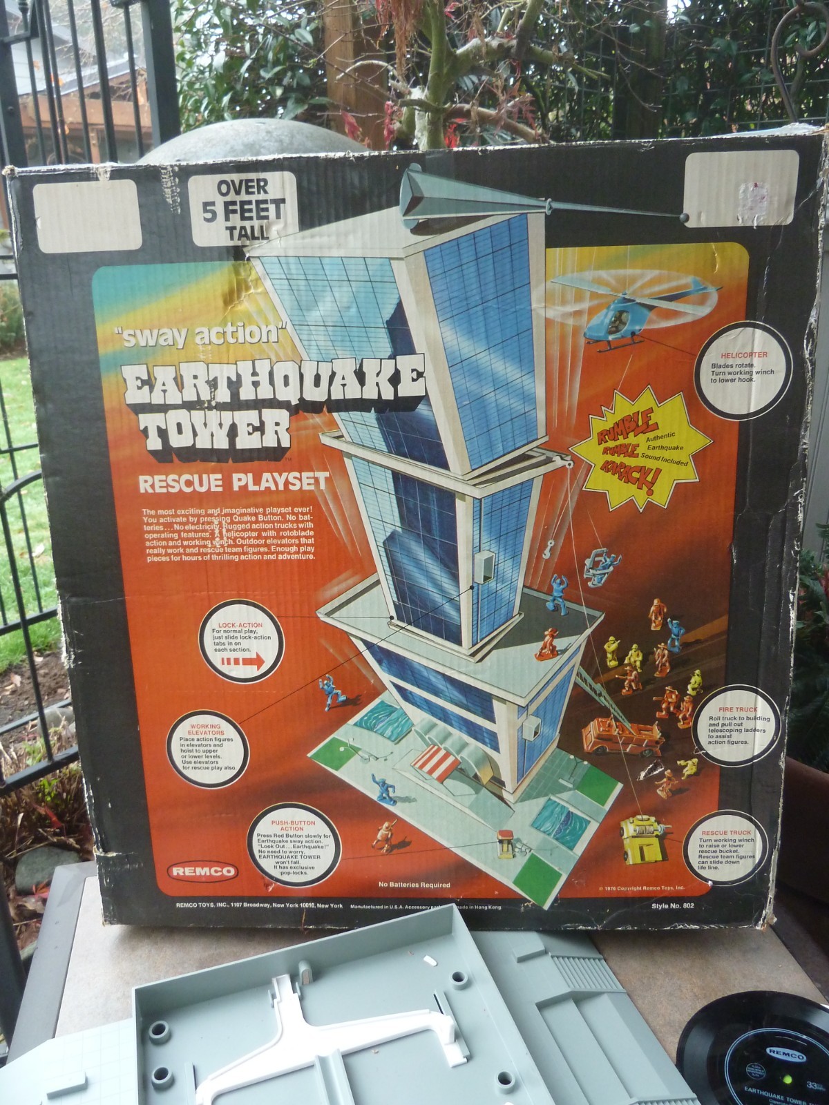 Vintage REMCO 1976 EARTHQUAKE TOWER Toy with Original Box Figures & Vehicles