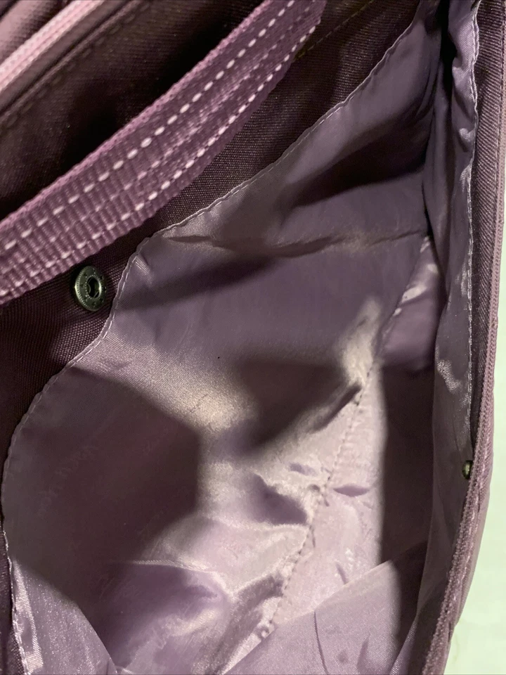 Bolso de Mano Thirty One Vary Versátil Ciruela Púrpura Elegante Acolchado Lunares Viaje Foto 3 de 4