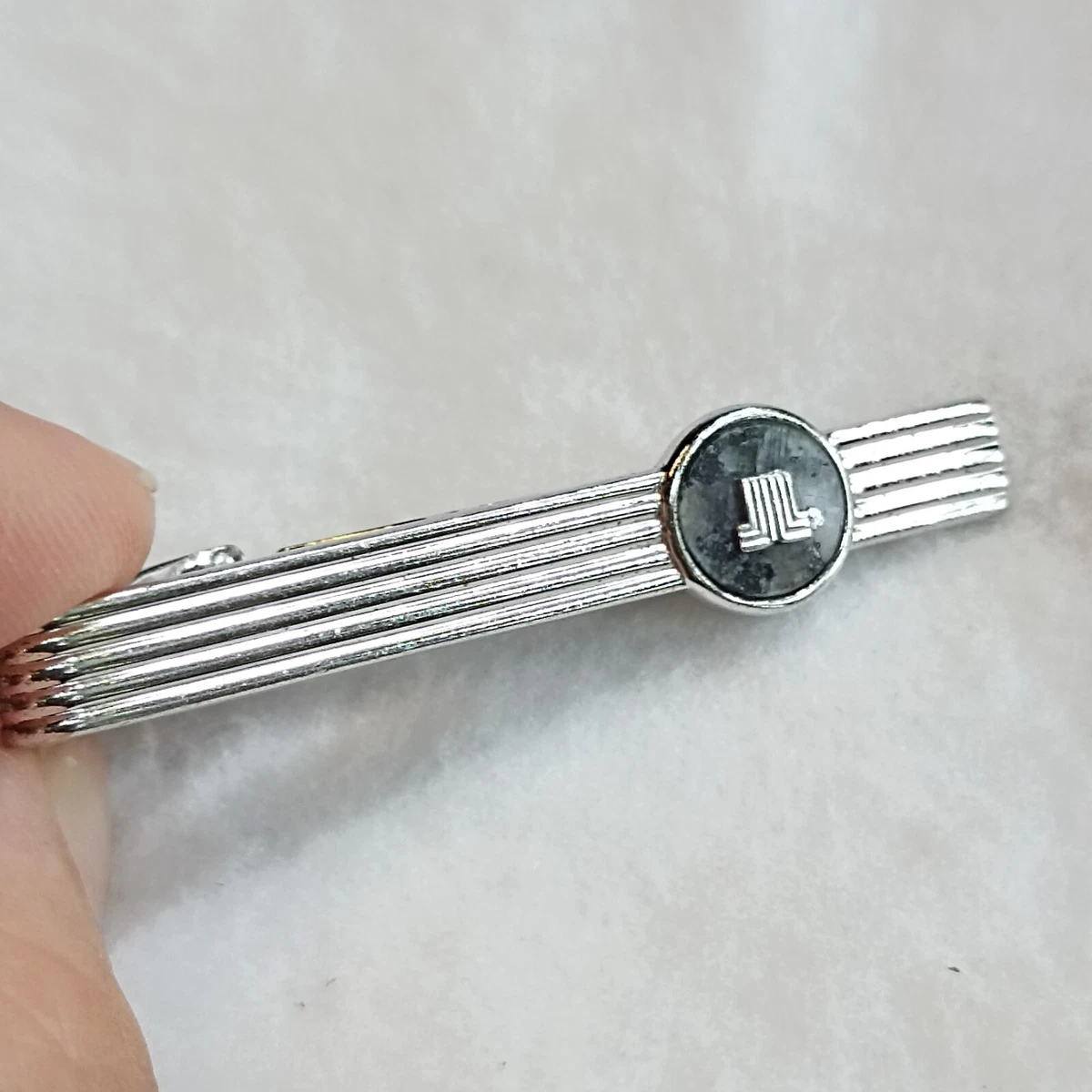 Schildknaap Compatibel met laag Lanvin Black Mother of Pearl Tie Clip Bar Silver Tone With Logo | eBay Schildknaap Compatibel met laag Lanvin Black Mother of Pearl Tie Clip Bar Silver Tone With Logo | eBay