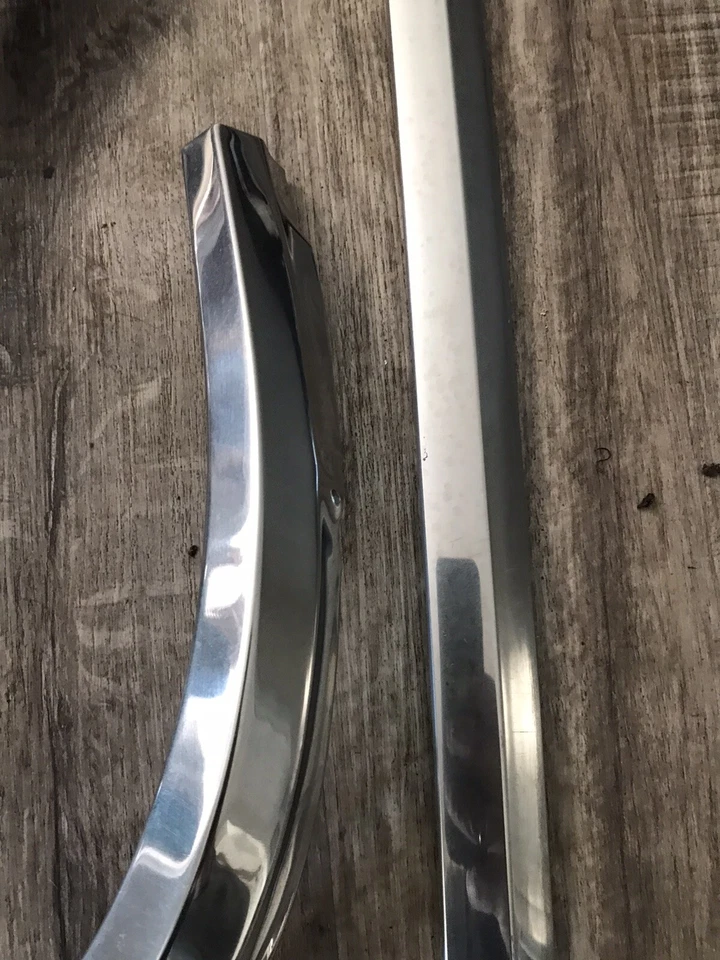 Oldsmobile Vista Cruiser Chevelle 1964 1965 1966 1967 puerta trasera moldura techo Foto 4 de 4