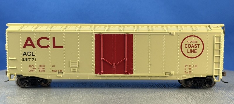 Walthers Trainline RTR - Atlantic Coast Line - 50' P/D Box Car + Wgt # 28771