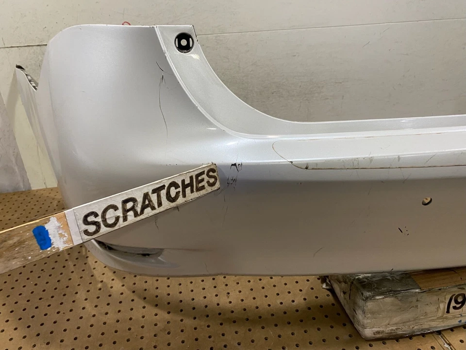 Cubierta de parachoques trasero OEM 2013-2015 Lexus GS350/GS450H Base/F-Sport 52159-30620 Foto 4 de 4