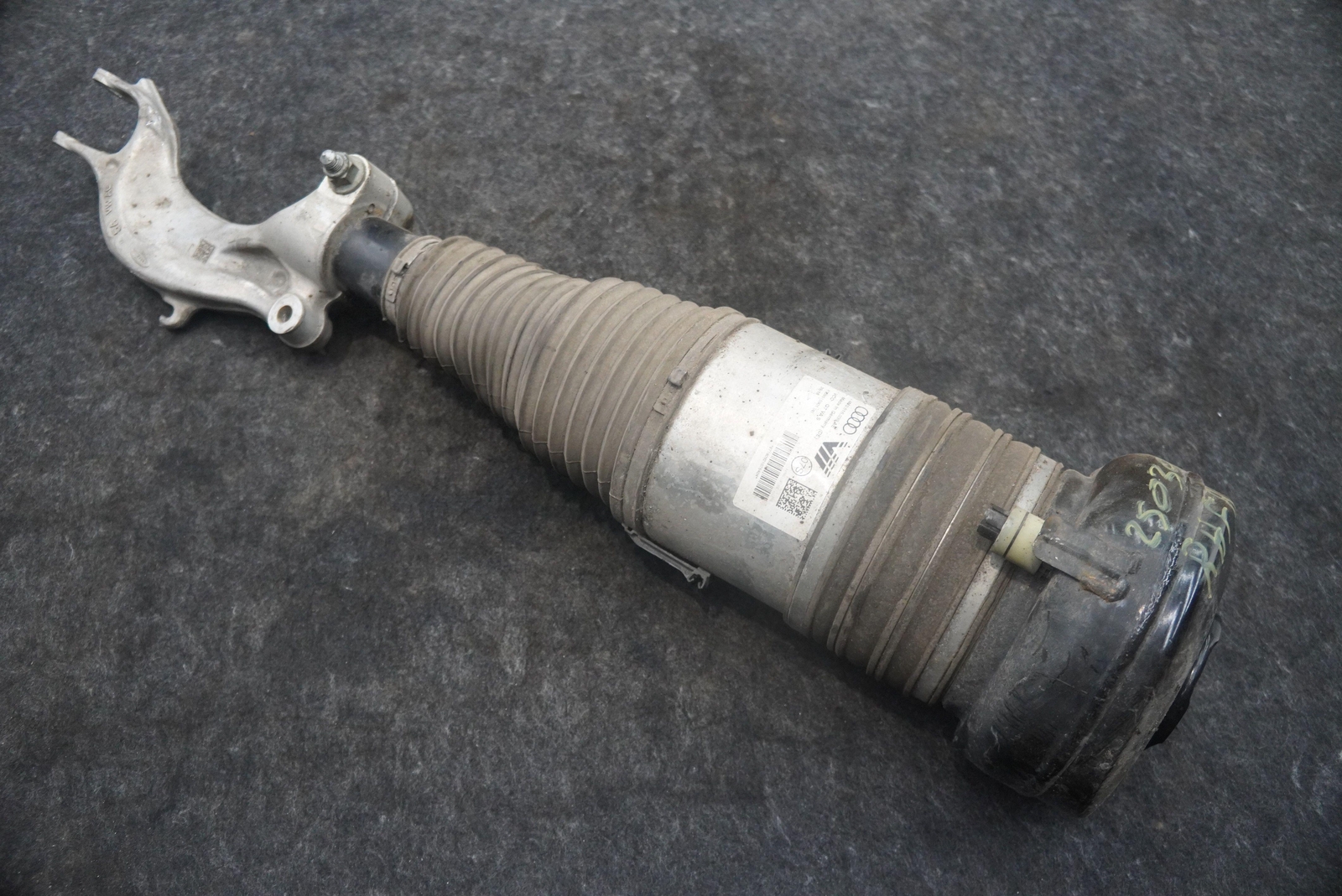 Front Right Air Shock Absorber Spring Strut 4M0616039AE Lamborghini Urus 2019