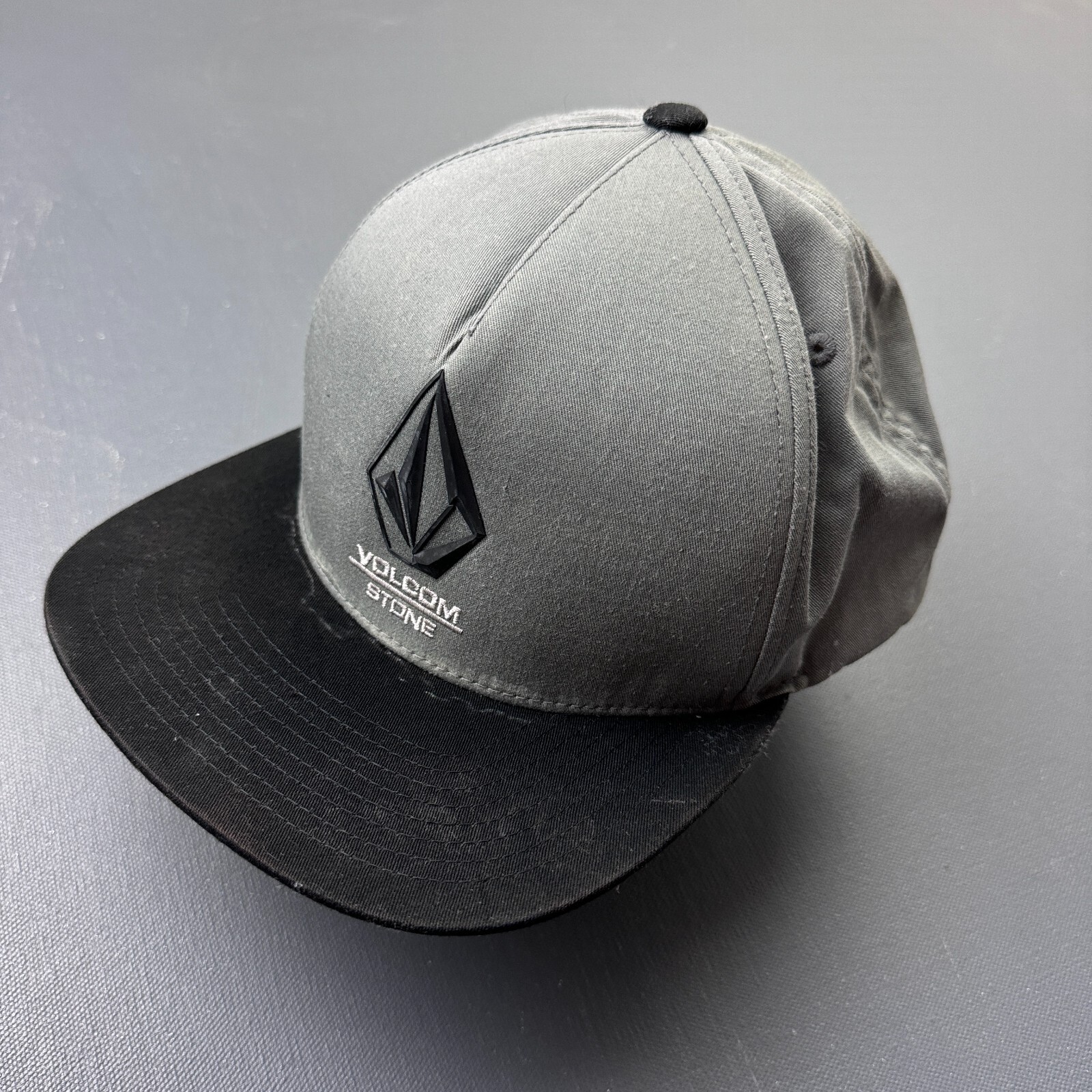 Volcom Stone Snapback Hat Adult Adjustable Grey Black Logo Streetwear Skate Surf
