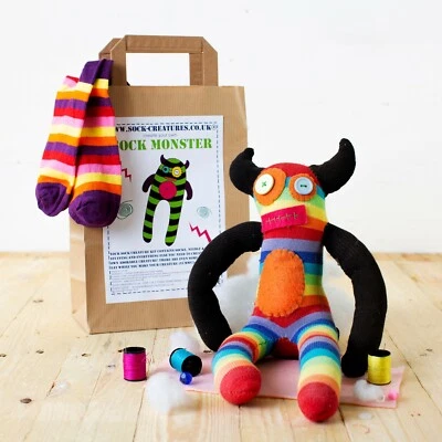 SOCK CREATURES Sock Monster Craft Kit | Kit da cucire | Kit artigianale per bambini | Zoom party | Artigianato
