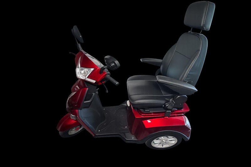 T408 Rider Veloce 3 Wheel Mobility Scooter (needs battery replacement)