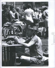 1970 Press Photo Potter With Booth Detroit Flea Market - RRU07667