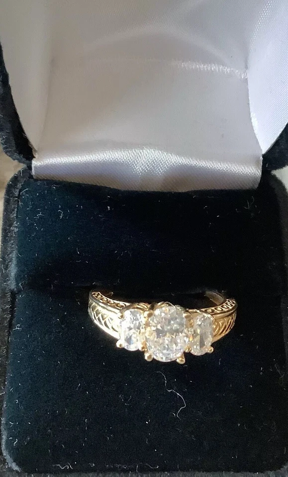 14 K 3 Stone Diamonique Simulated Diamond Ring Size 9 - Изображение 2 из 4